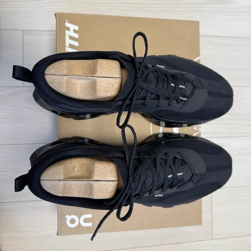 [SOLD OUT] 온러닝 X 키스 On Running X Kith K-Tech1 (265)