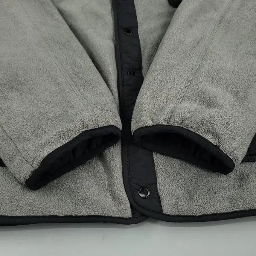 [BUNJANG] Outdoor Reversible Quilted Jacket / OUTDOOR 아웃도어 블랙 그레이 배색 물결퀼팅 리버시블 체스트포켓 플