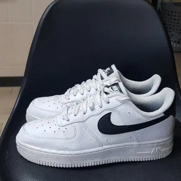 [BUNJANG] Nike Air Force 1 Low White Black Swoosh 240 / 나이키 에어포스1 로우 화이트 블랙 스우시 240