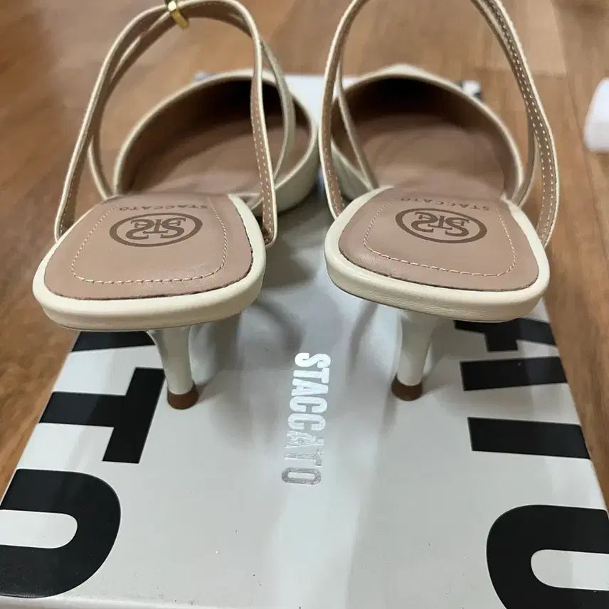 [SOLD OUT] 새것! 스타카토 아이보리 슬링백 230