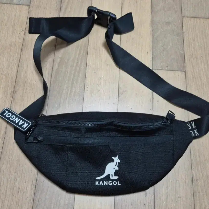 [BUNJANG] Kangol Hip Sack / 캉골 힙색