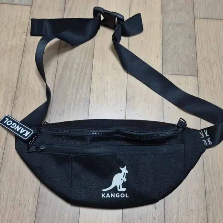 [BUNJANG] Kangol Hip Sack / 캉골 힙색