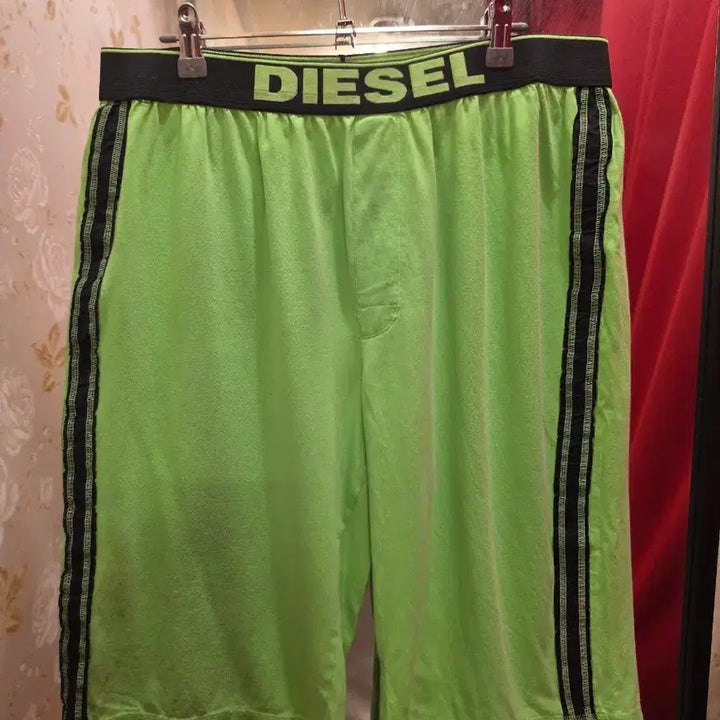 [BUNJANG] Diesel Lime Green Training Shorts (Size 32) / 디젤 라임색 트레이닝 반바지 32사이즈