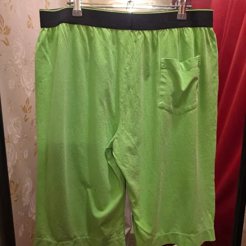 [BUNJANG] Diesel Lime Green Training Shorts (Size 32) / 디젤 라임색 트레이닝 반바지 32사이즈