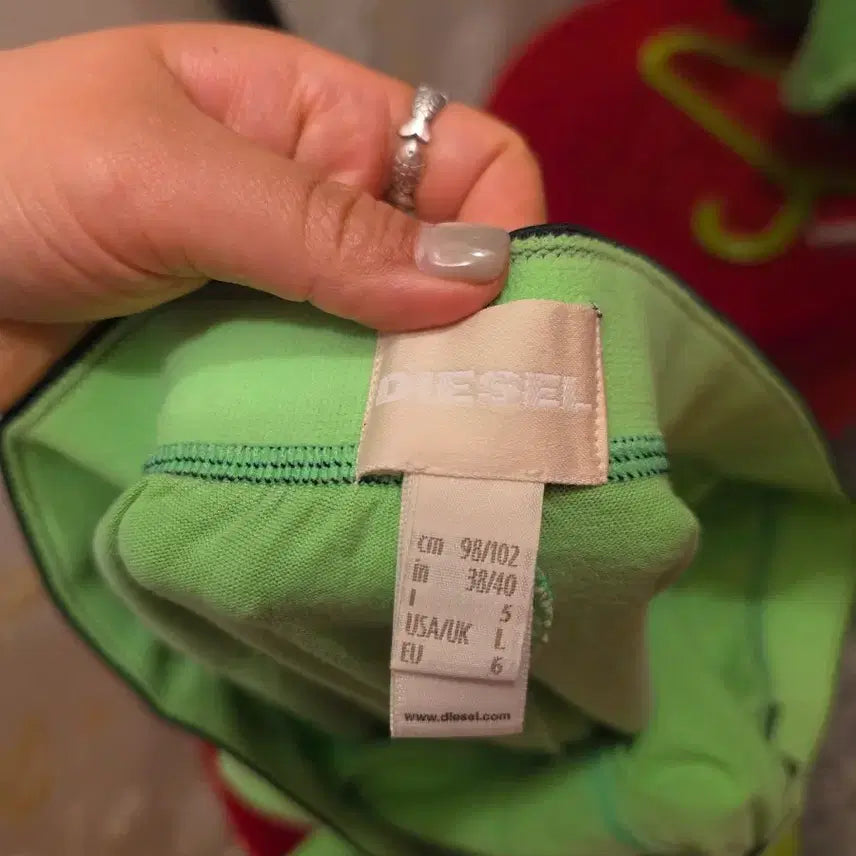 [BUNJANG] Diesel Lime Green Training Shorts (Size 32) / 디젤 라임색 트레이닝 반바지 32사이즈