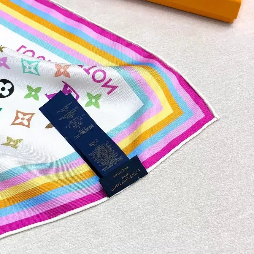 [BUNJANG] Louis Vuitton Monogram Scarf Shawl White Multicolor / 루이비통 모노그램 스카프 숄 화이트 멀티컬러