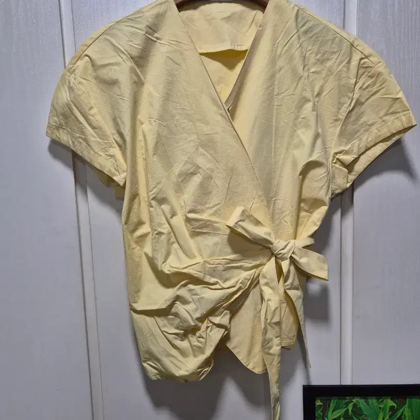 [BUNJANG] jellpe Yellow Wrap Blouse / (타임세일)(새상품)jellpe 옐로우 랩 블라우스