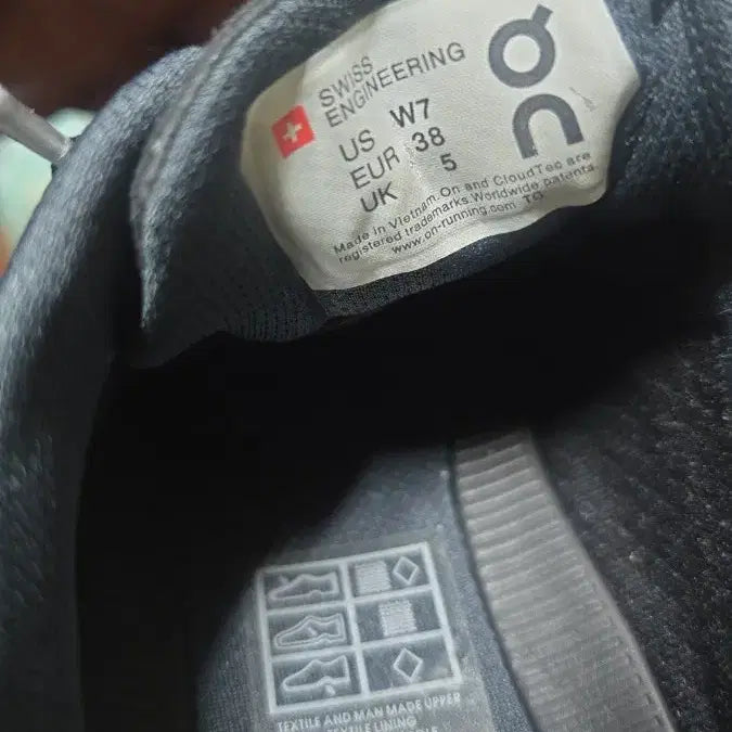 [SOLD OUT] On 러닝화 블랙(240)