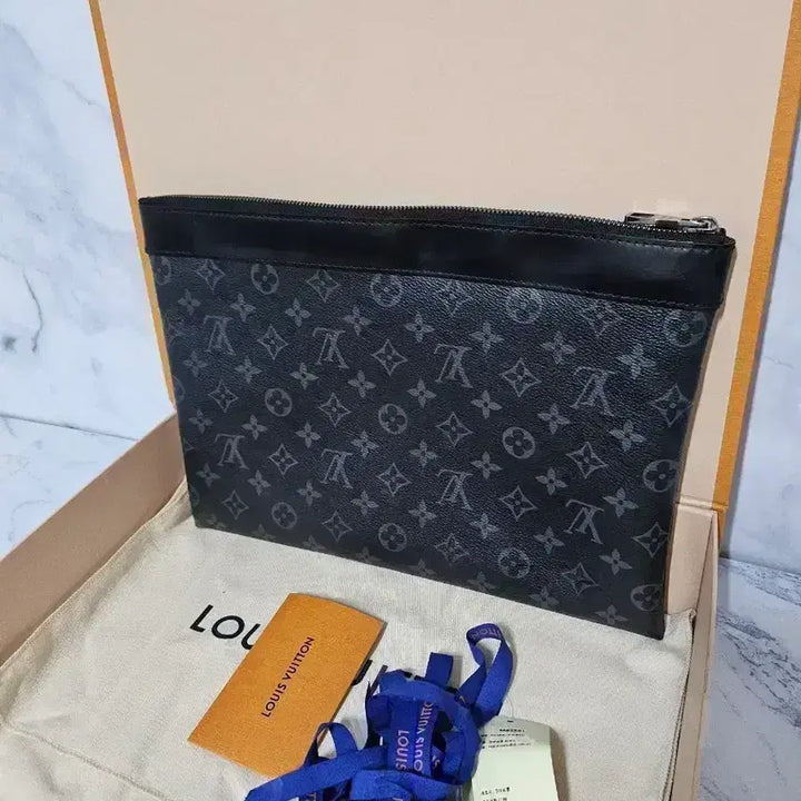 [SOLD OUT] 루이비통 모노그램 이클립스 클러치