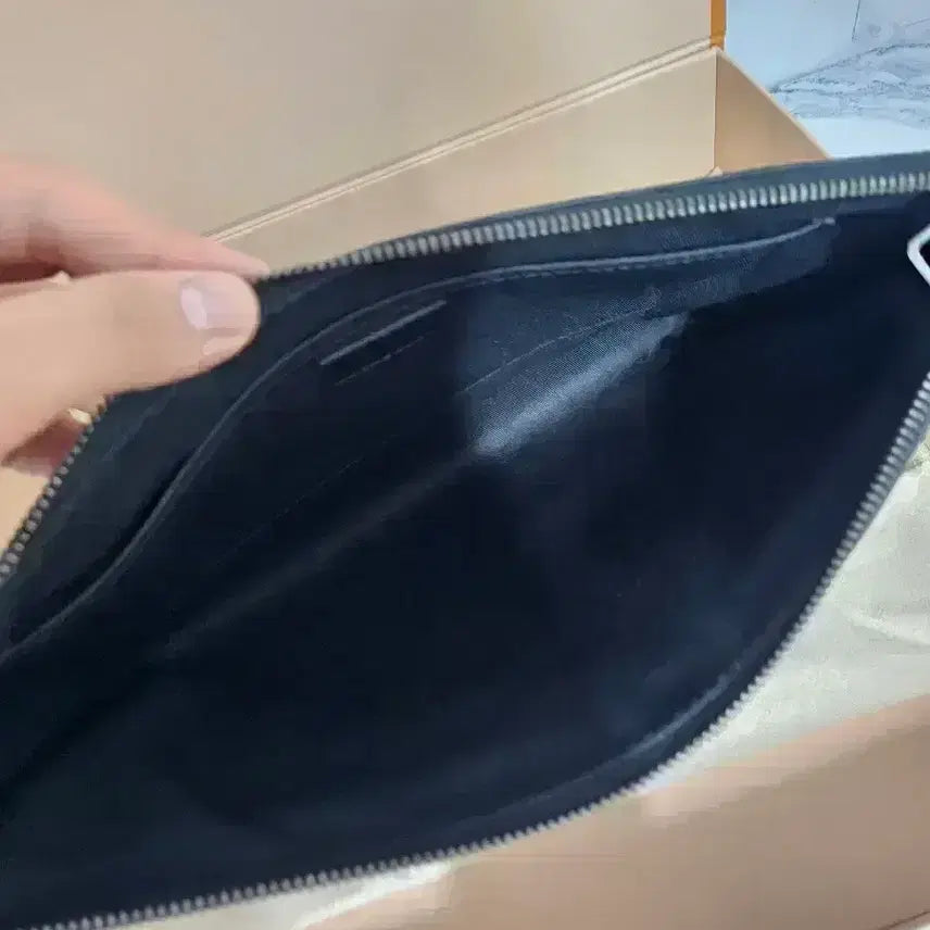 [SOLD OUT] 루이비통 모노그램 이클립스 클러치