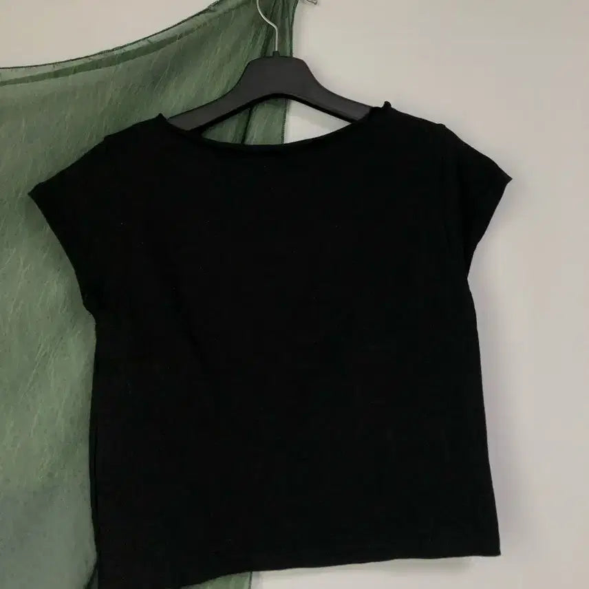 [BUNJANG] Rit Kim Ruffle Boat Neck Tee (Black) / 릿킴 ruffle boat neck tee (black)