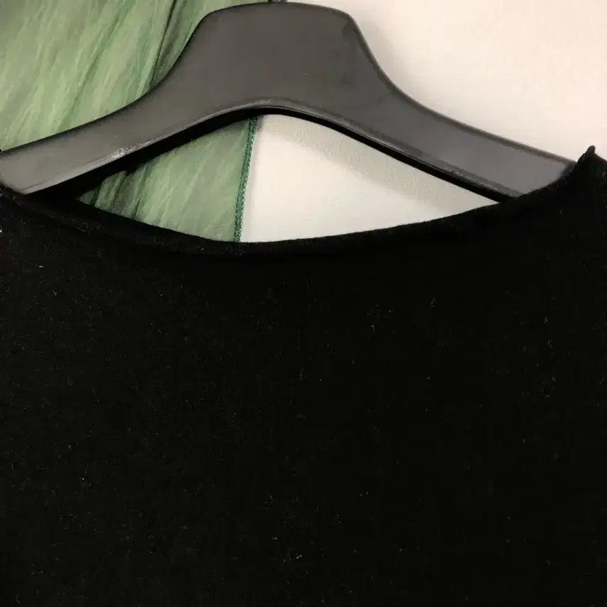 [BUNJANG] Rit Kim Ruffle Boat Neck Tee (Black) / 릿킴 ruffle boat neck tee (black)