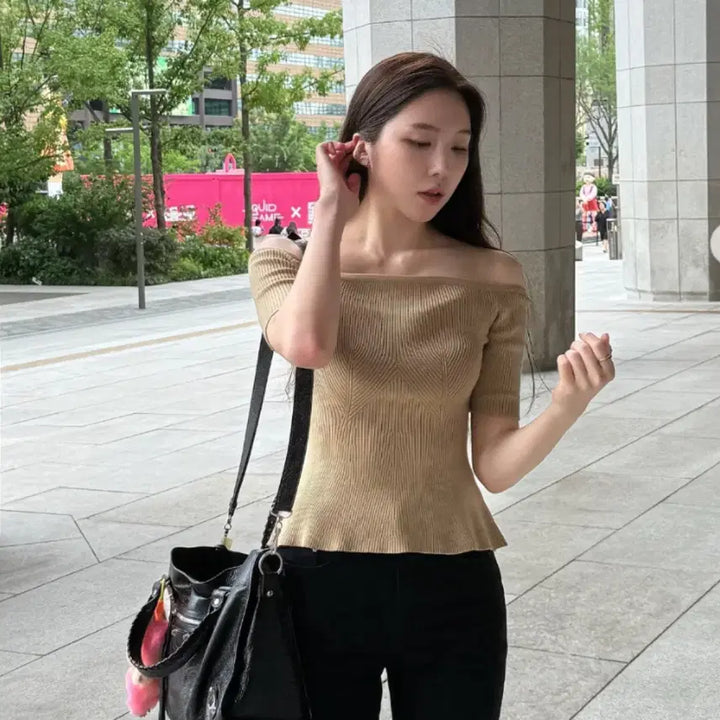 [BUNJANG] Leferre Binoshe Off-Shoulder Knit Beige / (성해은 착용/새제품) 레페르 비노슈 오프숄더 니트 베이지