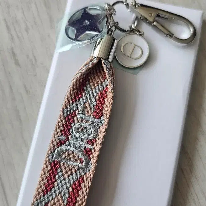 [SOLD OUT] 디올 Dior 자수 태슬 키링