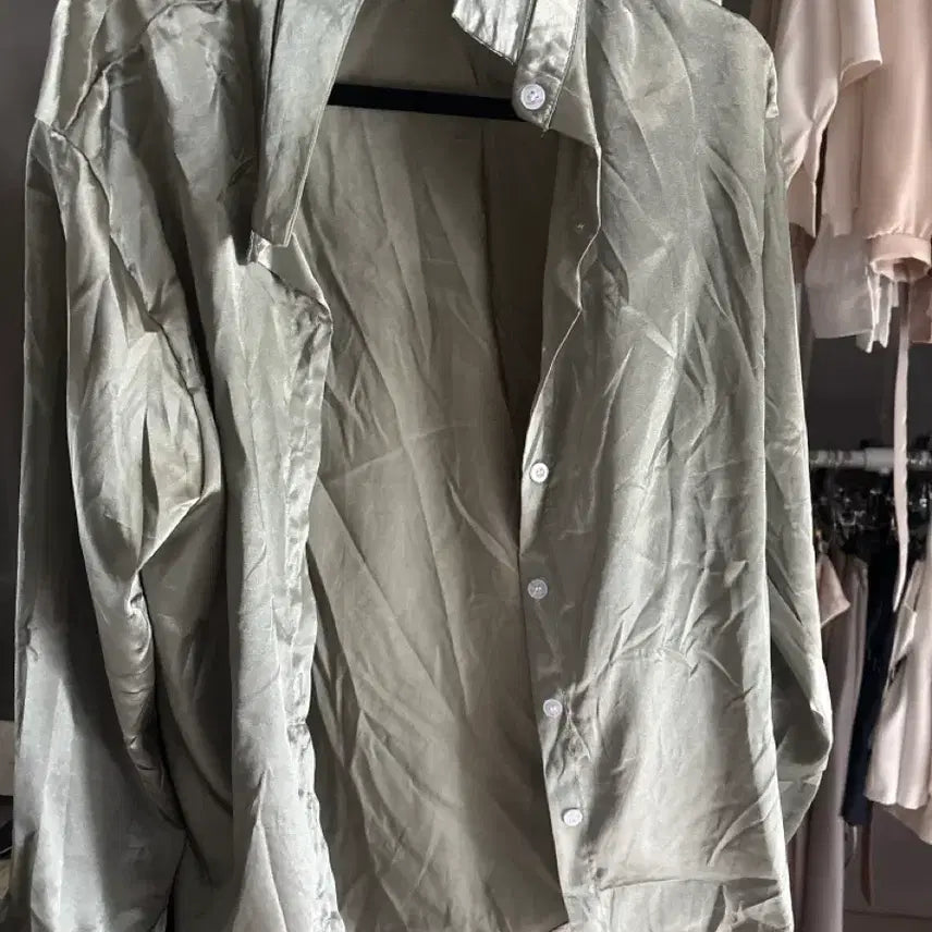 [BUNJANG] Silky Light Green Blouse / 실키 연그린 새상품