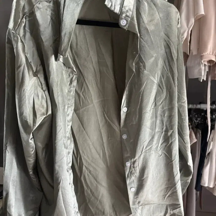 [BUNJANG] Silky Light Green Blouse / 실키 연그린 새상품