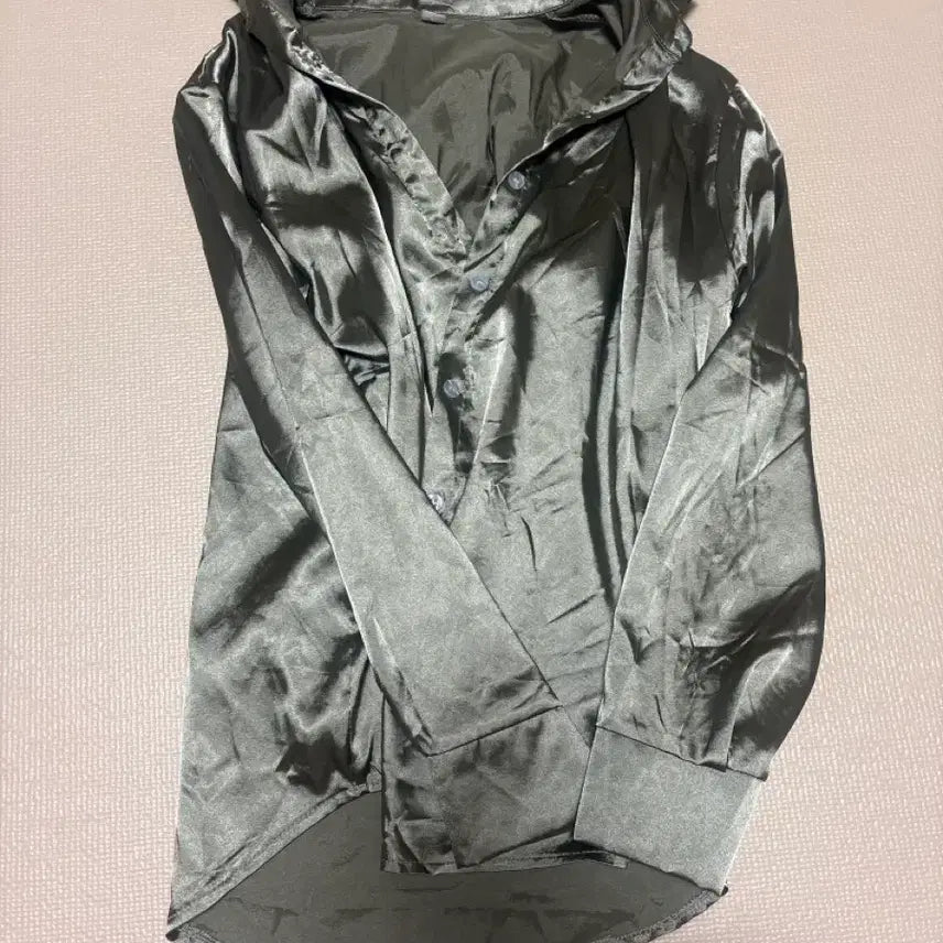 [BUNJANG] Silky Light Green Blouse / 실키 연그린 새상품