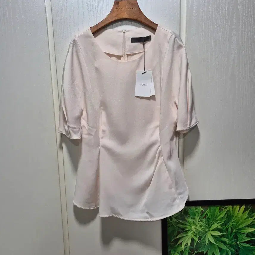 [BUNJANG] Day Ivory Pink Peplum Blouse / (타임세일)(새상품)Day  블라우스 페플럼 아이보리핑크 반팔