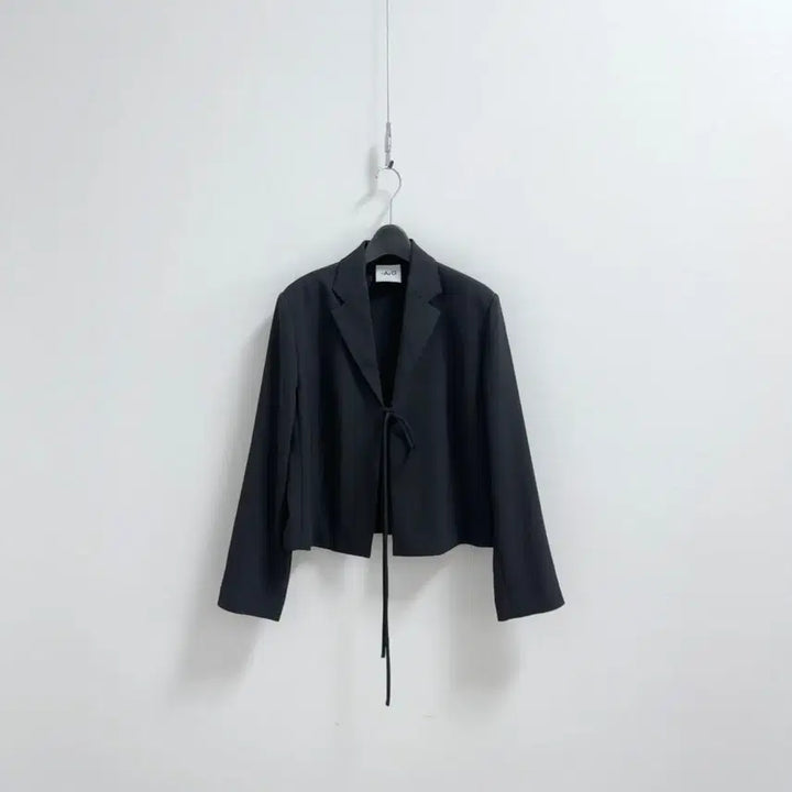 [SOLD OUT] 엣지 블랙 자켓