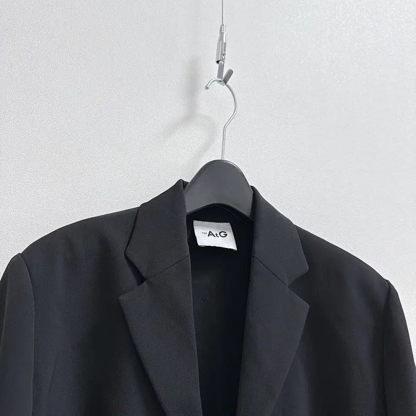 [SOLD OUT] 엣지 블랙 자켓