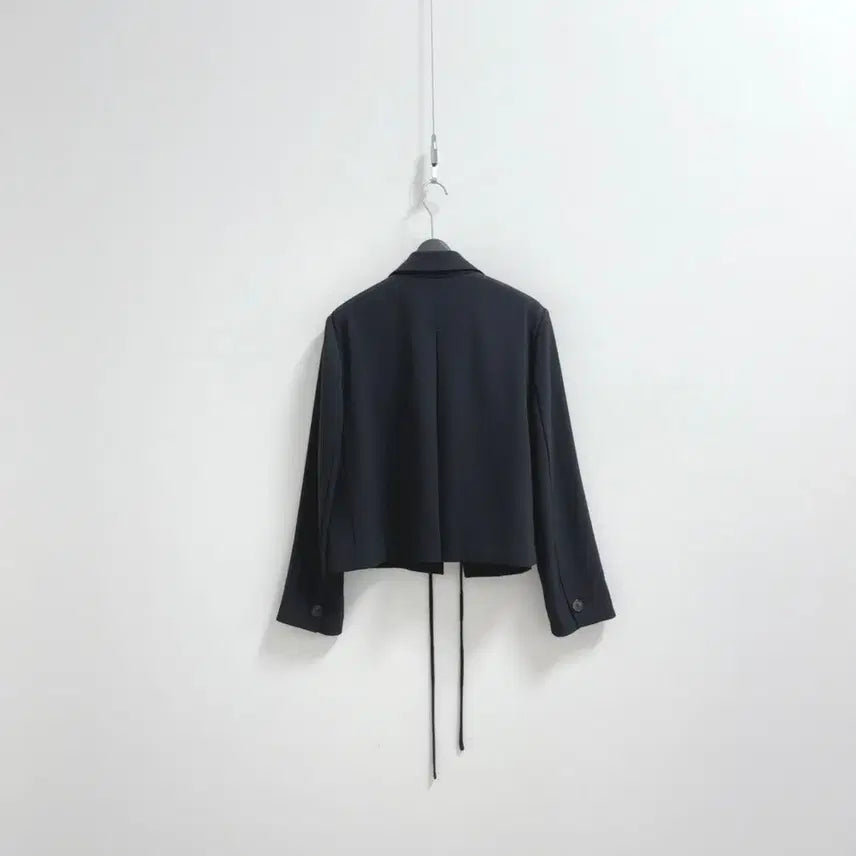 [SOLD OUT] 엣지 블랙 자켓