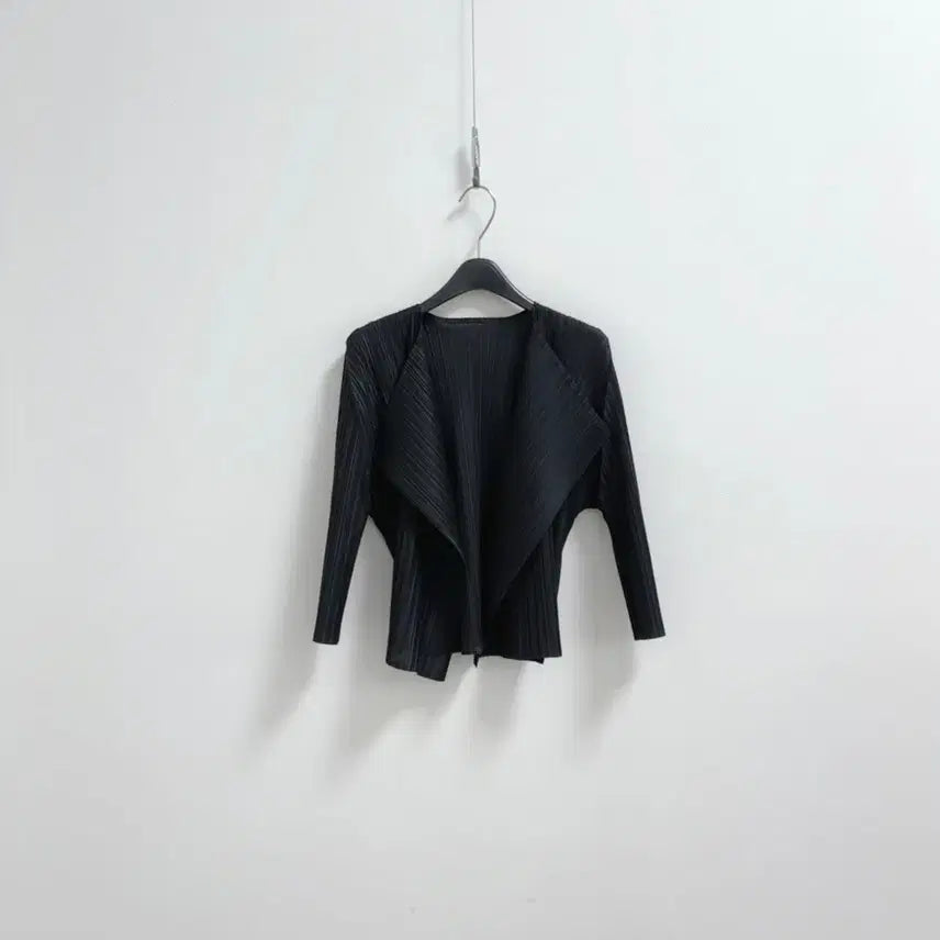 [SOLD OUT] janie 블랙 플리츠 가디건