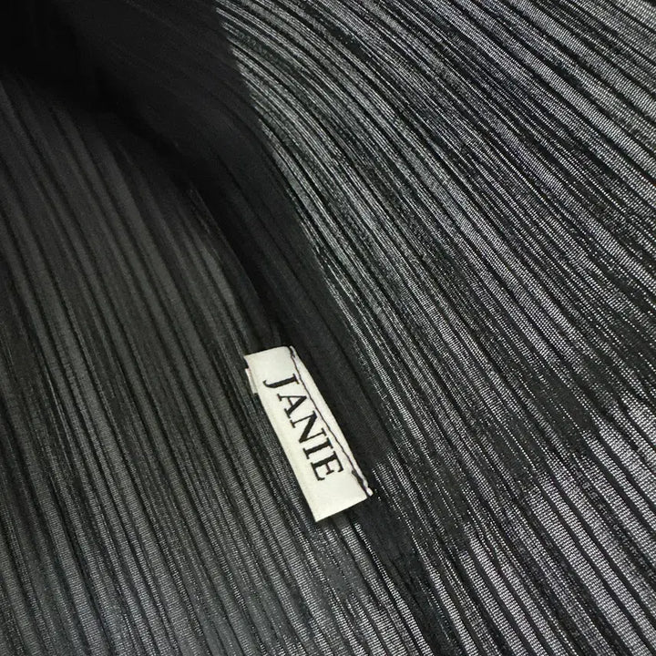 [SOLD OUT] janie 블랙 플리츠 가디건