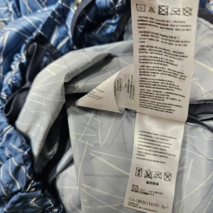 [BUNJANG] Armani Exchange Geometric Pattern Windbreaker Jacket / [A|X] 알마니 익스체인지 기하학 패턴 윈드브레이커 재킷