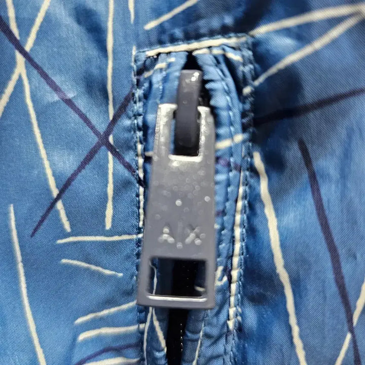 [BUNJANG] Armani Exchange Geometric Pattern Windbreaker Jacket / [A|X] 알마니 익스체인지 기하학 패턴 윈드브레이커 재킷