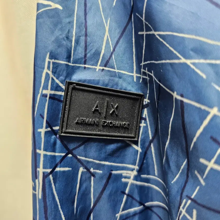 [BUNJANG] Armani Exchange Geometric Pattern Windbreaker Jacket / [A|X] 알마니 익스체인지 기하학 패턴 윈드브레이커 재킷
