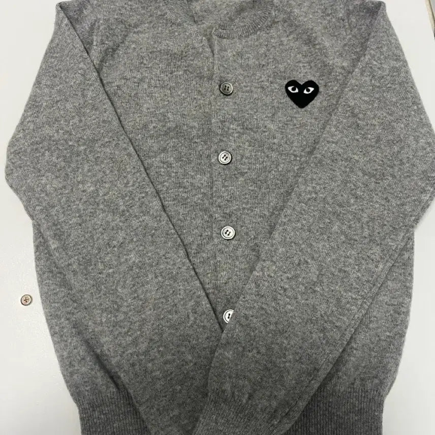 [SOLD OUT] 꼼데가르송 그레이 가디건 블랙와펜