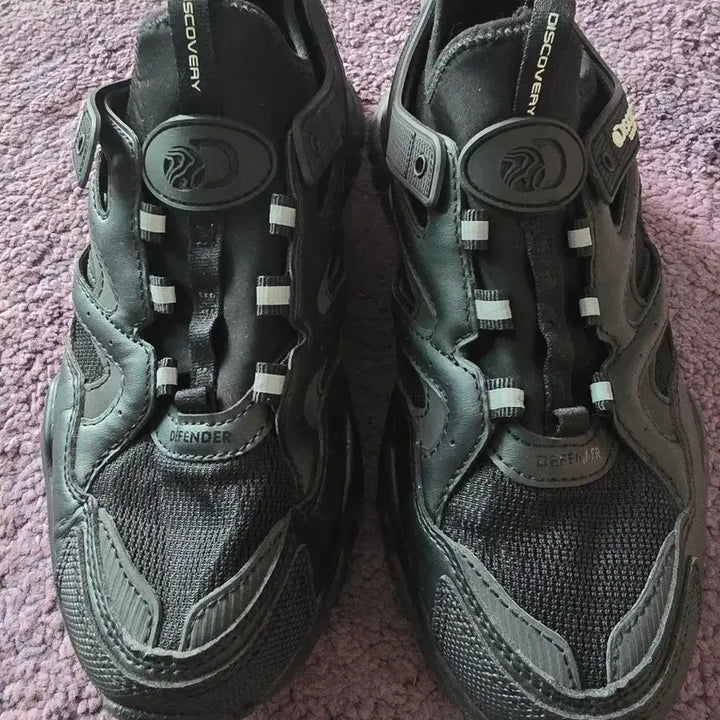 [BUNJANG] Discovery Defender Black Sneakers / 디스커버리 디펜더 검정 운동화