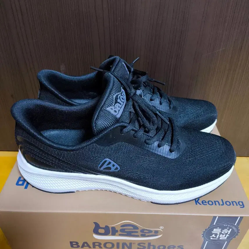 [SOLD OUT] (새상품)270 남성 경량 런닝화 신기 편한 특허 운동화 프로월드컵