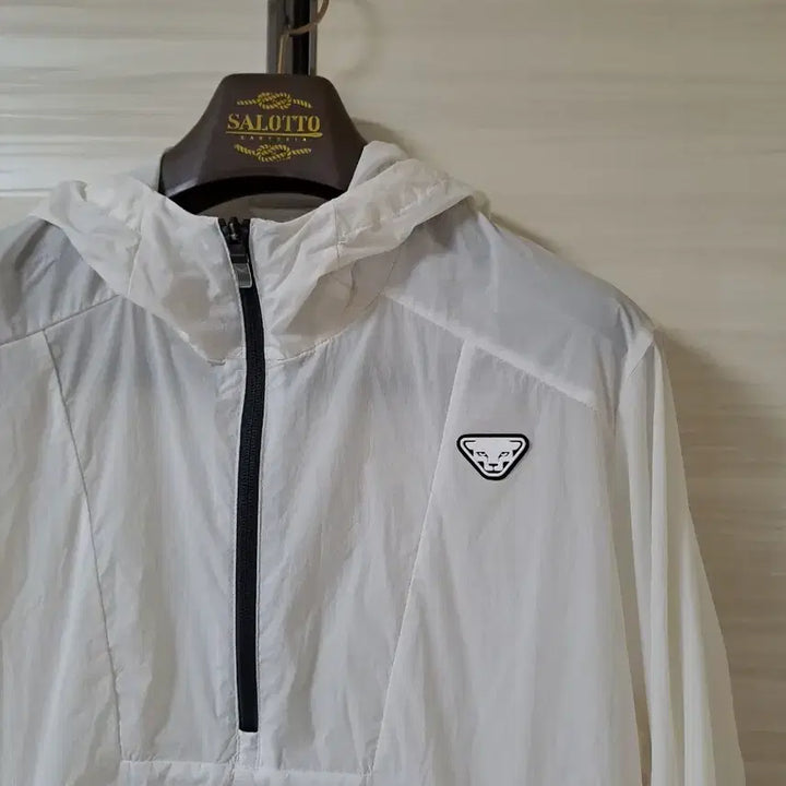[SOLD OUT] 다이나핏 얇은바람막이 반집업