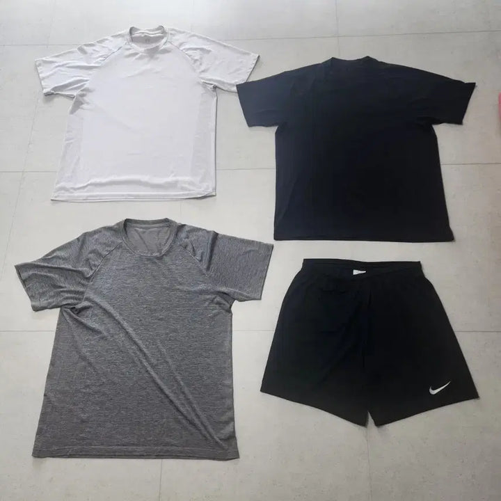 [SOLD OUT] 유니클로 기능성반팔 3장(2XL) + 나이키 반바지(XL)