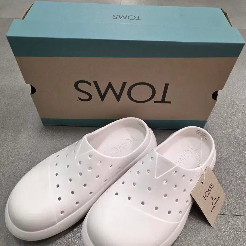 [SOLD OUT] 탐스 스왈로우 슬리퍼 화이트 새상품 (240)