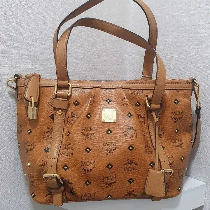 [SOLD OUT] MCM 비세토스숄더백(금장무늬)