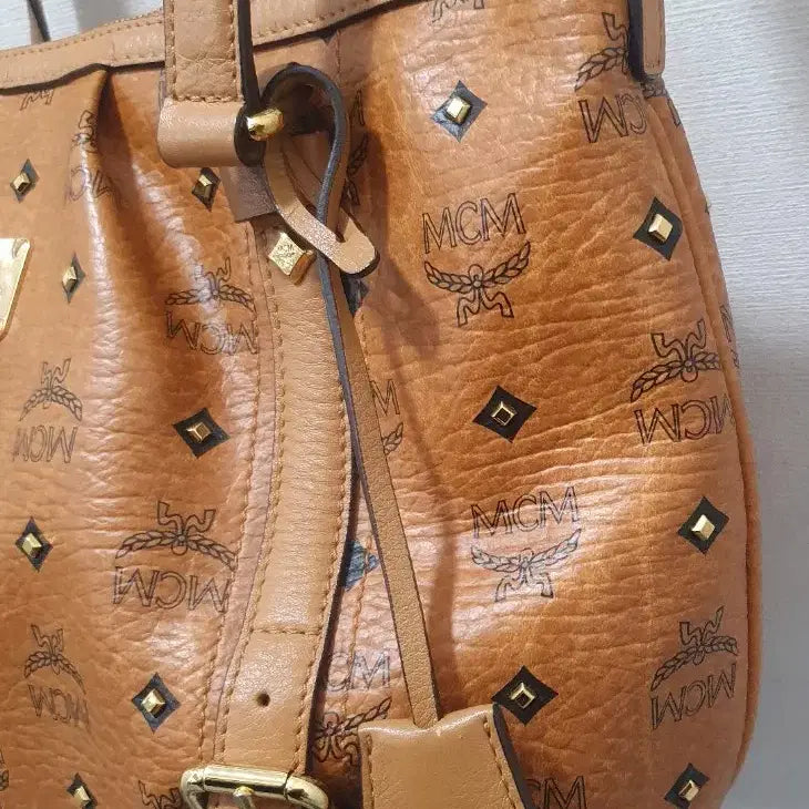 [SOLD OUT] MCM 비세토스숄더백(금장무늬)