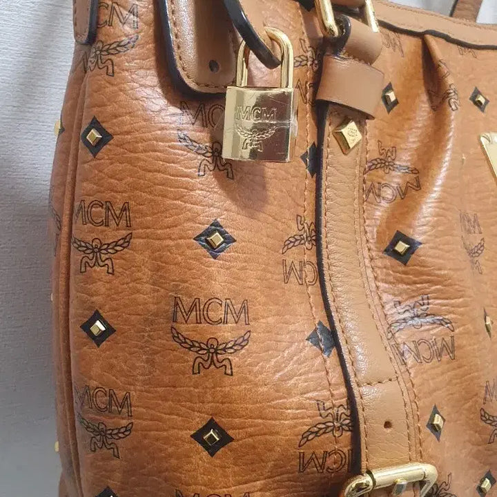 [SOLD OUT] MCM 비세토스숄더백(금장무늬)