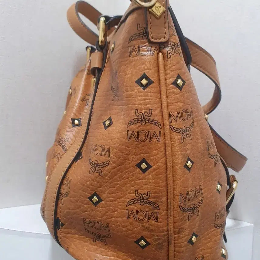 [SOLD OUT] MCM 비세토스숄더백(금장무늬)