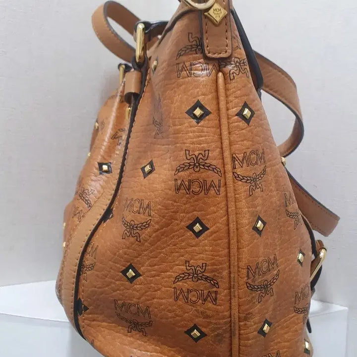 [SOLD OUT] MCM 비세토스숄더백(금장무늬)