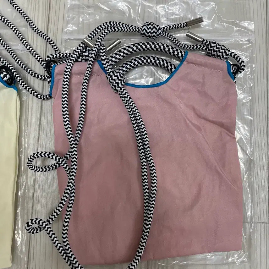[BUNJANG] Hello Kitty Nylon Lightweight Tote/Shoulder/Cross Bag / 새상품)헬로키티 나일론 경량 토트&amp;숄더&amp;크로스백