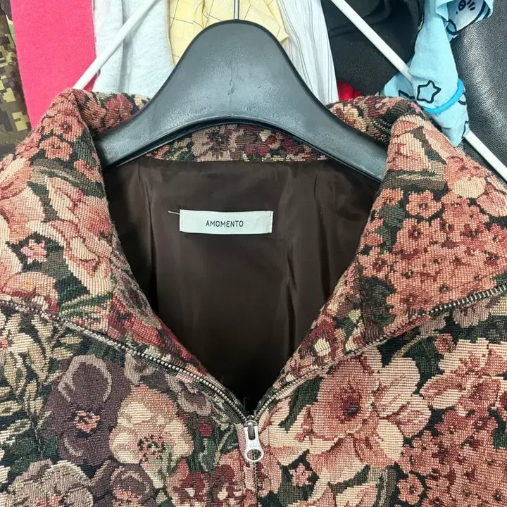 [BUNJANG] AMOMENTO Floral Vintage Pattern Blouson Jacket / 아모멘토 AMOMENTO 플라워 빈티지 패턴 블루종 자켓