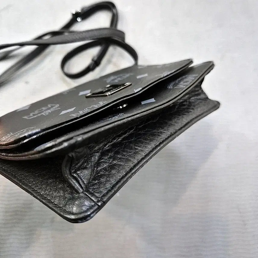 [SOLD OUT] MCM 엠씨엠 블랙 비세토스 미니 크로스백