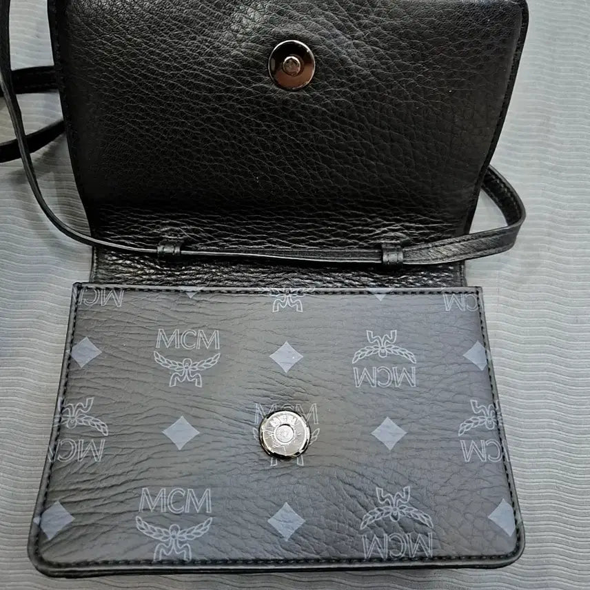 [SOLD OUT] MCM 엠씨엠 블랙 비세토스 미니 크로스백
