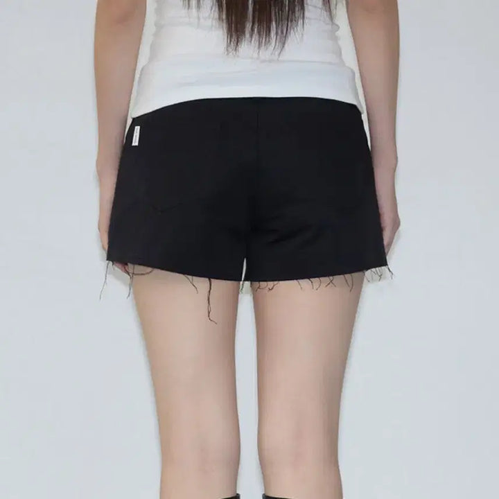 [SOLD OUT] 이네기 Exposed Pocket Shorts 쇼츠 (black)