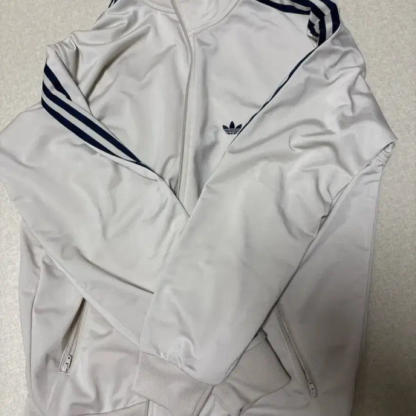 [SOLD OUT] 아디다스 삼선 트랙탑 아이보리