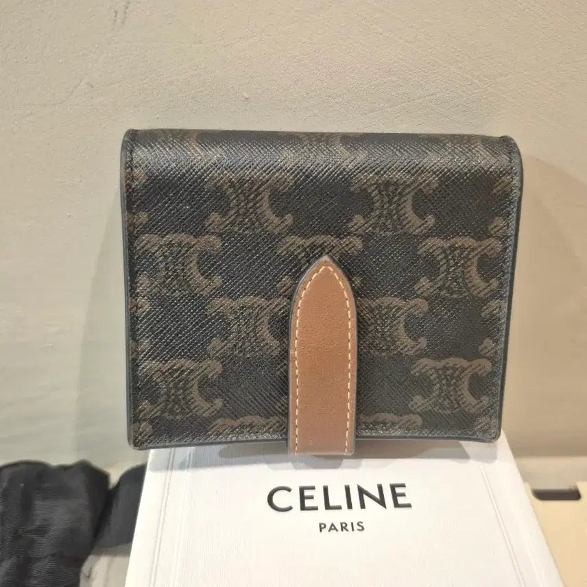 [BUNJANG] Celine Triomphe Canvas Small Strap Wallet Tan / 셀린느 트리오페 캔버스 스몰 스트랩 월렛 탄 반지갑 풀박스 판매합니다