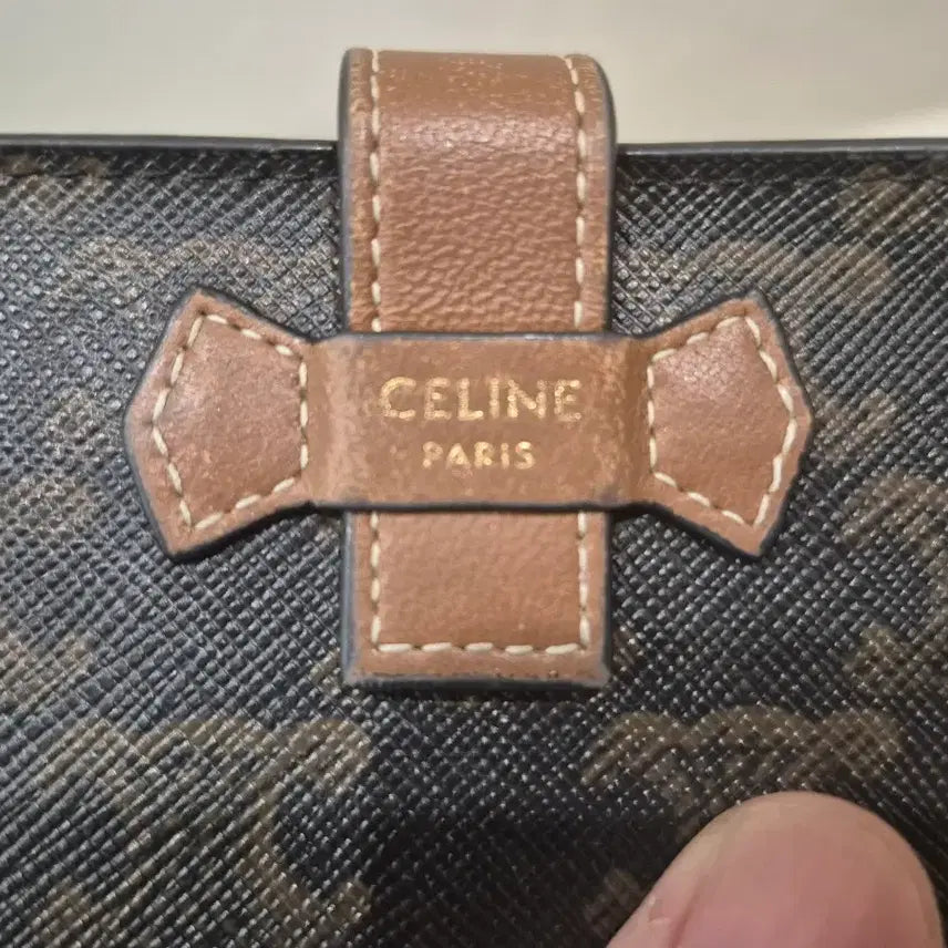 [BUNJANG] Celine Triomphe Canvas Small Strap Wallet Tan / 셀린느 트리오페 캔버스 스몰 스트랩 월렛 탄 반지갑 풀박스 판매합니다