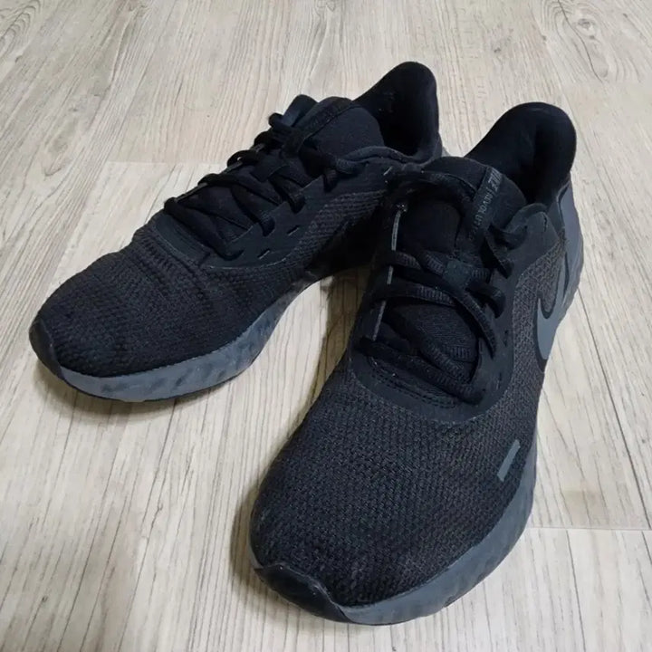 [BUNJANG] Nike Revolution Black Running Shoes 270 / 나이키 레볼루션 블랙 런닝화 270
